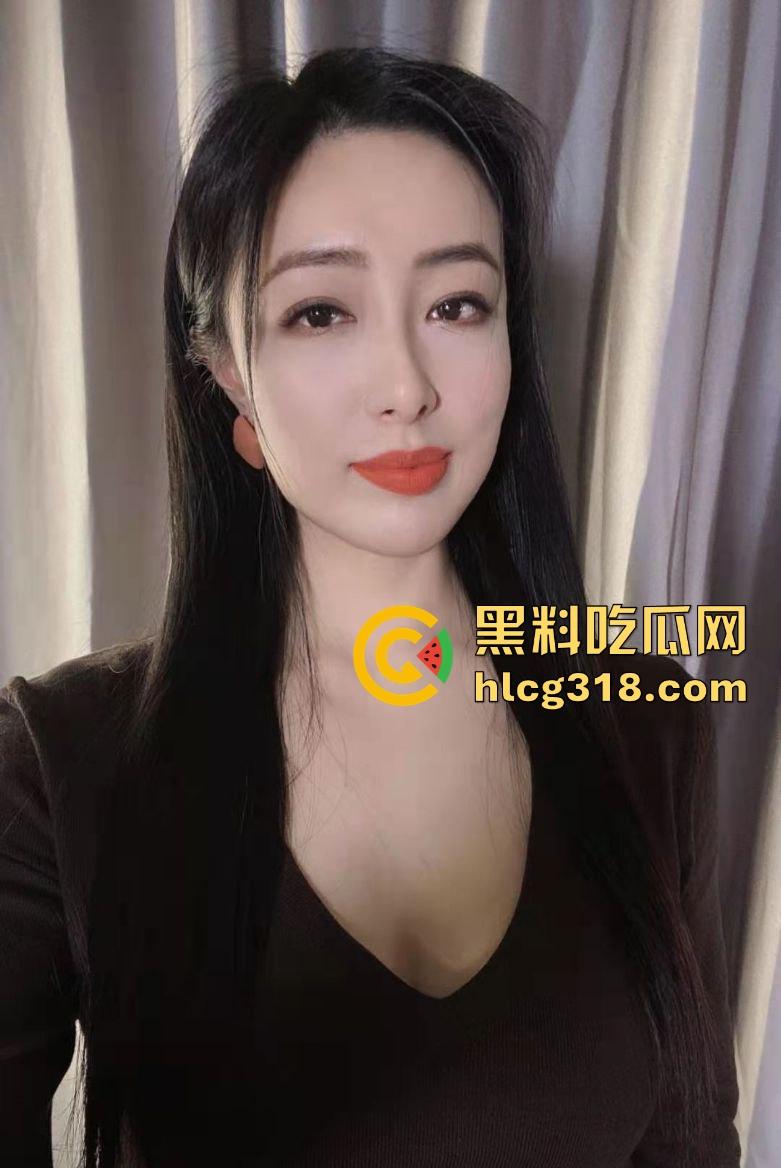 大爷宝刀未老开辟新赛道,虽然老屌略显疲态，但舌头风采依旧，埋头狂舔大妈老逼，淫水一泻千里！-2