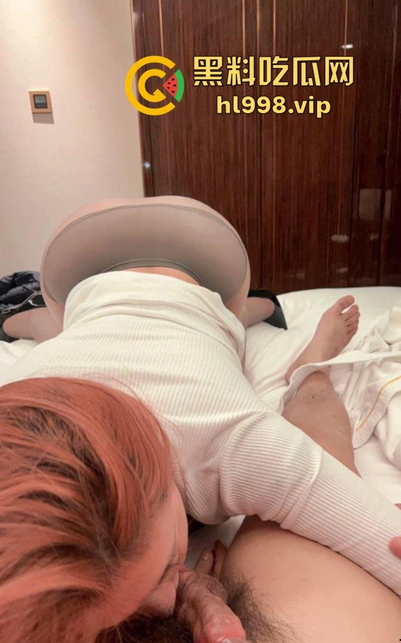万人求的极品长腿人妻私拍来了！群交乱操，黑丝肉丝轮番上阵，十月『大魔王』放飞自我！-28