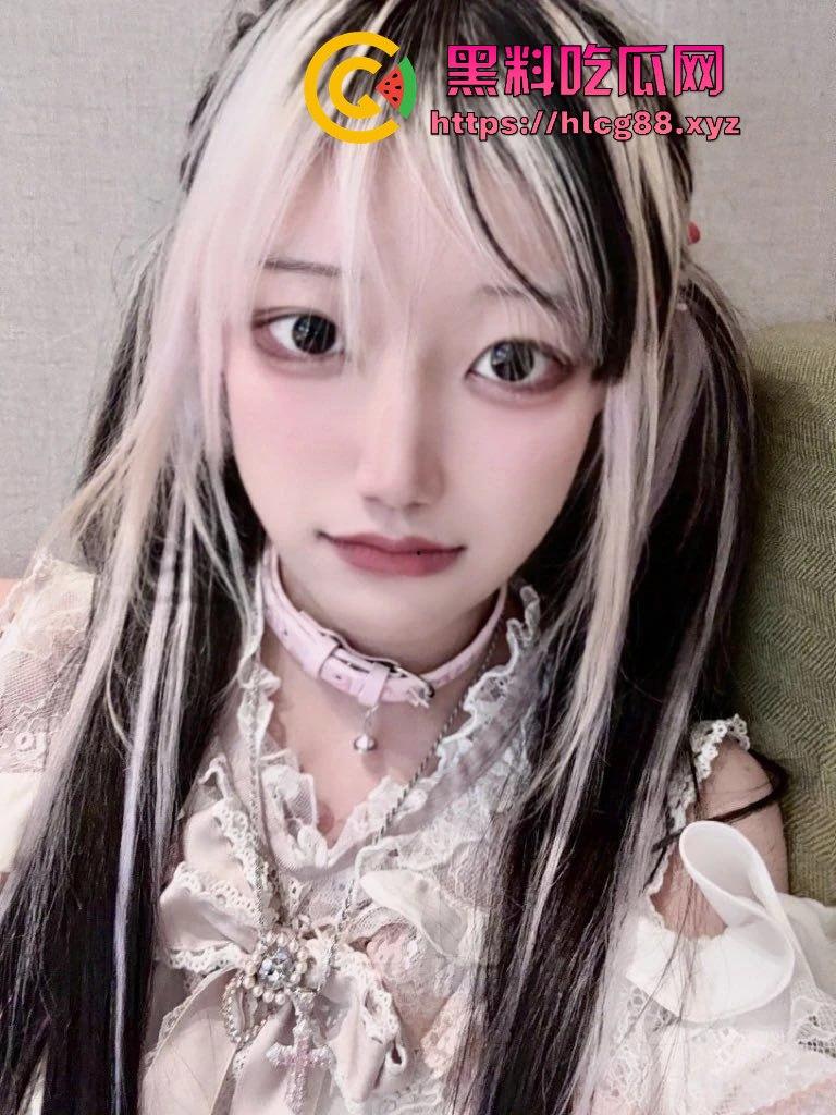 南宁地雷系女萝莉『雪代巴』纯情嫩娃变浪货,被金主老爹捅得嗲穴狂吼,小学妹嗲声淫吼震碎舔狗三观!-1