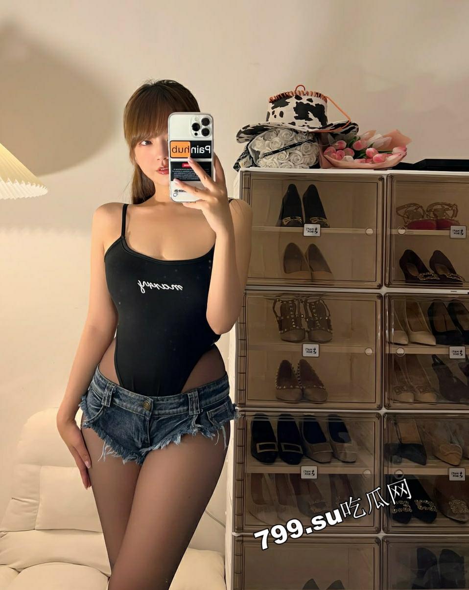 微密圈网红 张思允 百万粉丝颜值博主 女仆 制服大尺度 极品骚鸡遮不住的风骚诱惑-12