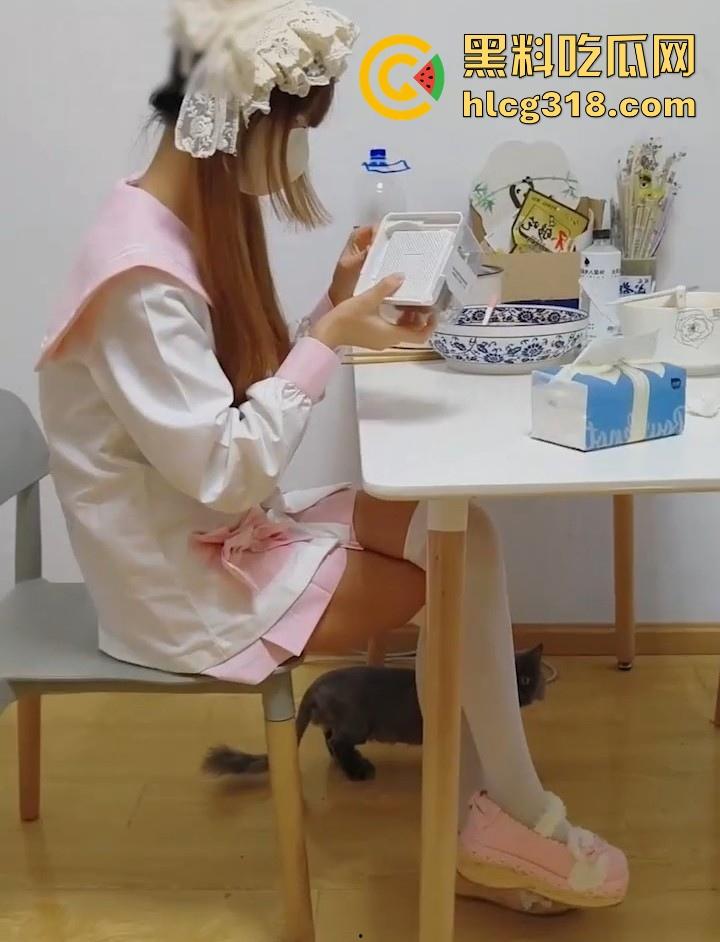 洛丽塔表妹不穿内裤在厨房做菜，做完来勾引我，没忍住就强行骑乘我了，直到高潮才停止。-2