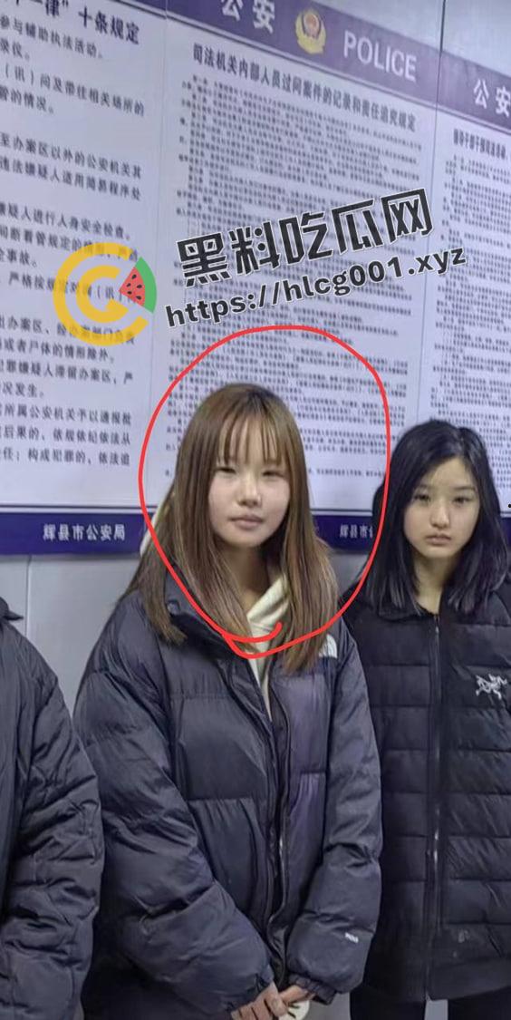 孝义商业街围殴女孩事件！衣服都给扯烂了 霸凌者面目全曝光 竟然全是小仙女 现场视频流出-11